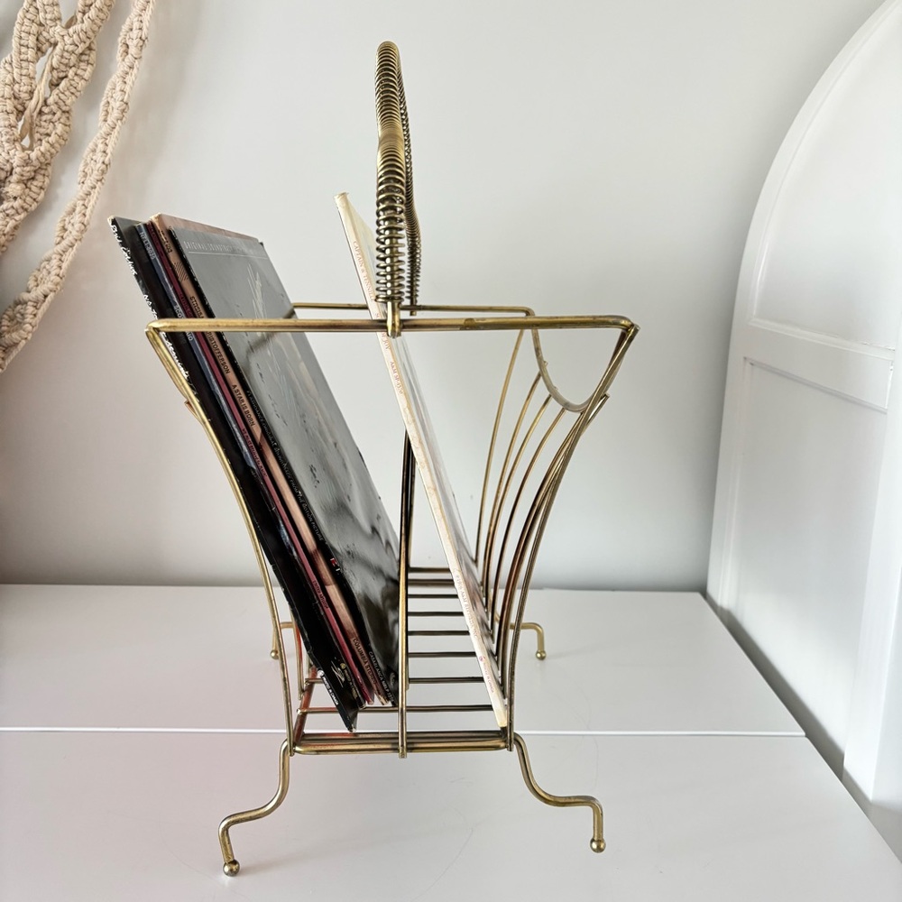 Mid-Century Modern (MCM) Atomic style magazine rack gold-toned spiral handle. - Picture 6 of 12